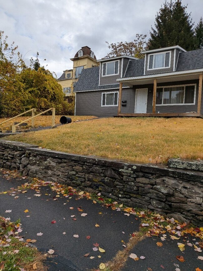 Building Photo - 1520-1524 Sanderson