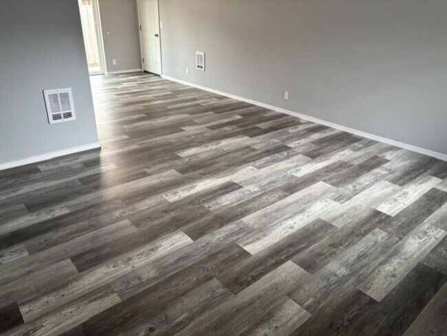 Building Photo - Newly updated