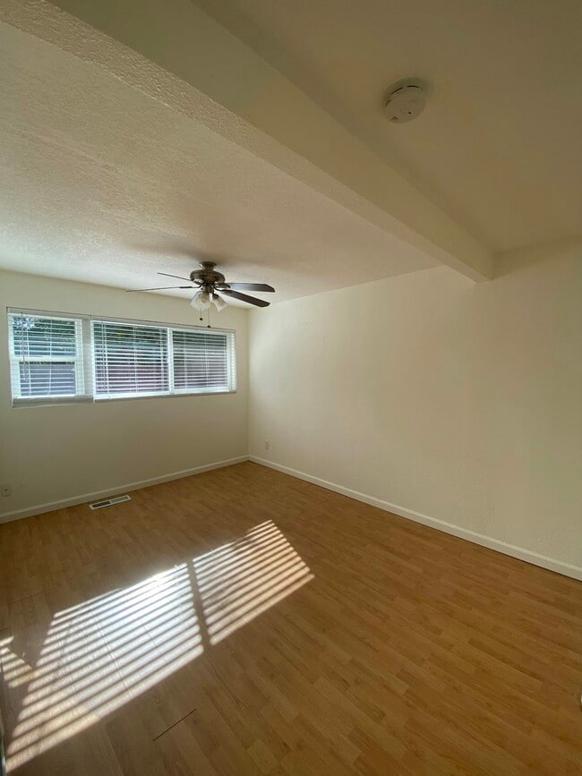 Building Photo - 13380 SW Farmington Rd