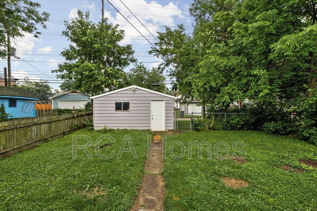 Building Photo - 418 N Drexel Ave
