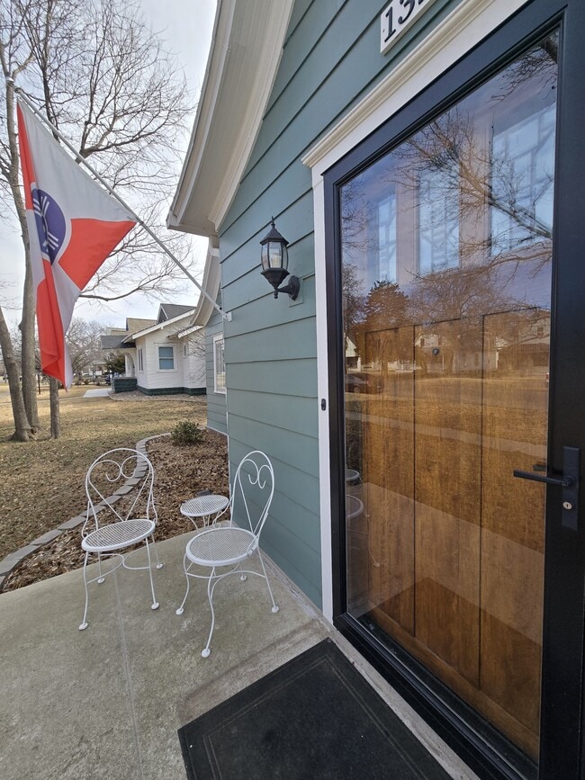 Building Photo - 1321 W Univ Ave