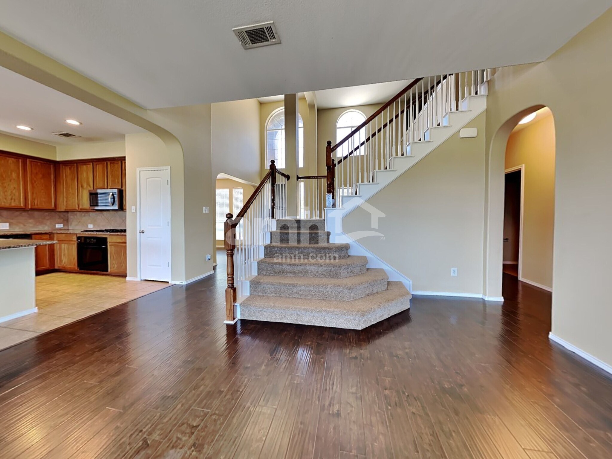 Building Photo - 704 Rolling Hills Ln