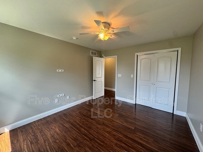 Building Photo - 1203 Hawthorn Ct