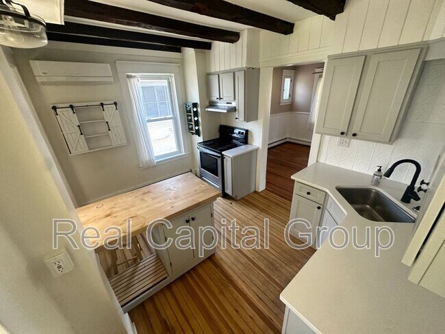 Building Photo - 376 Kenwood Ave