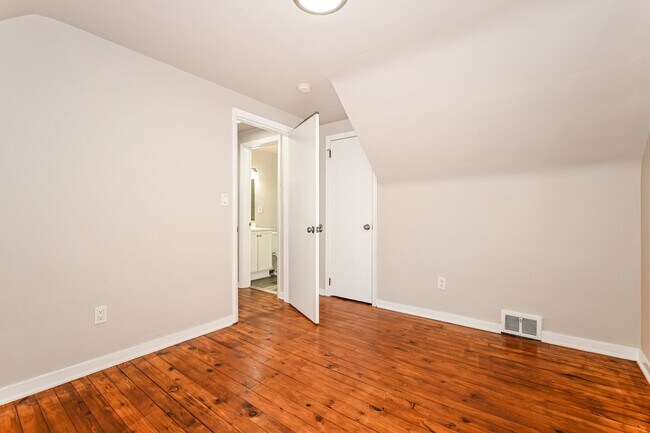 Building Photo - 1727 Wesley St