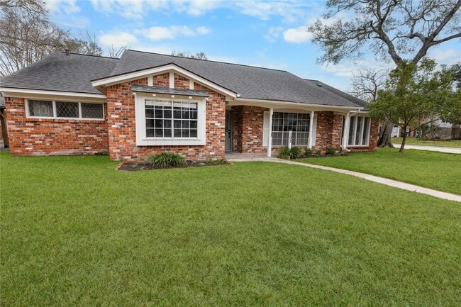 Building Photo - 302 Shadow Creek Dr