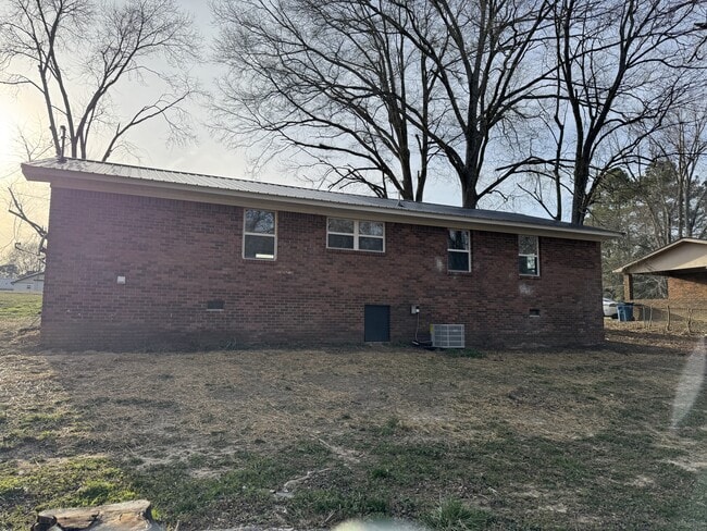 Building Photo - 914 Croft Cir