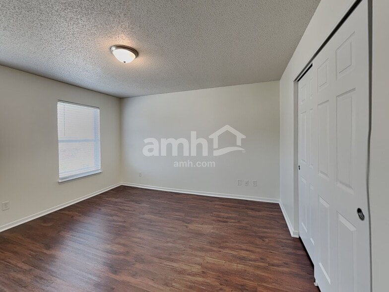 Building Photo - 6887 Merritt Ridge Way