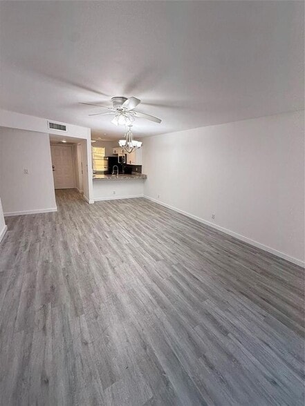 Primary Photo - 8407 Royal Palm Blvd