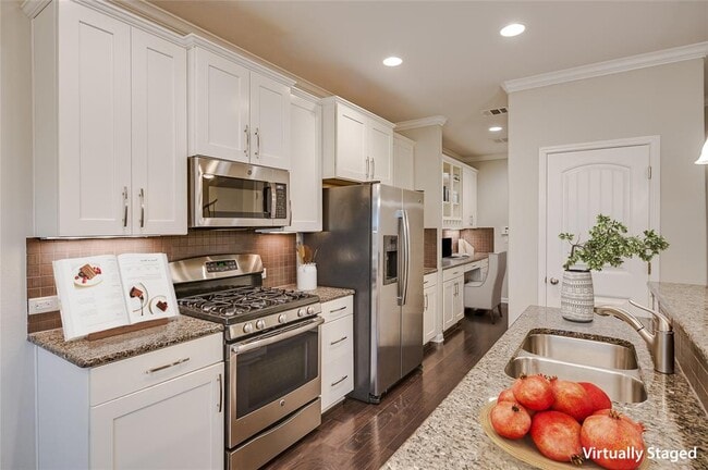 Building Photo - 13400 Briarwick Dr
