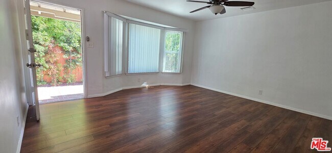 Primary Photo - 5444 Hermitage Ave