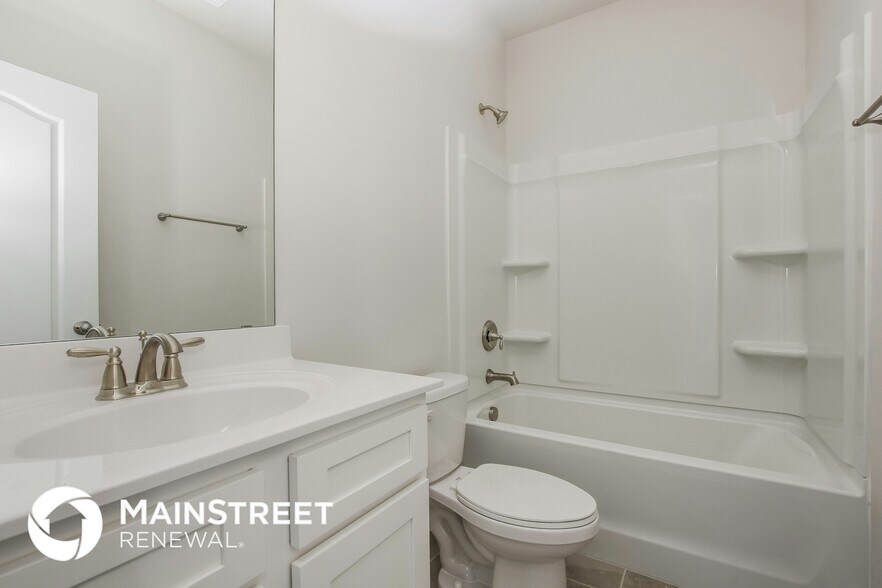 Building Photo - 2132 Vecchio Dr