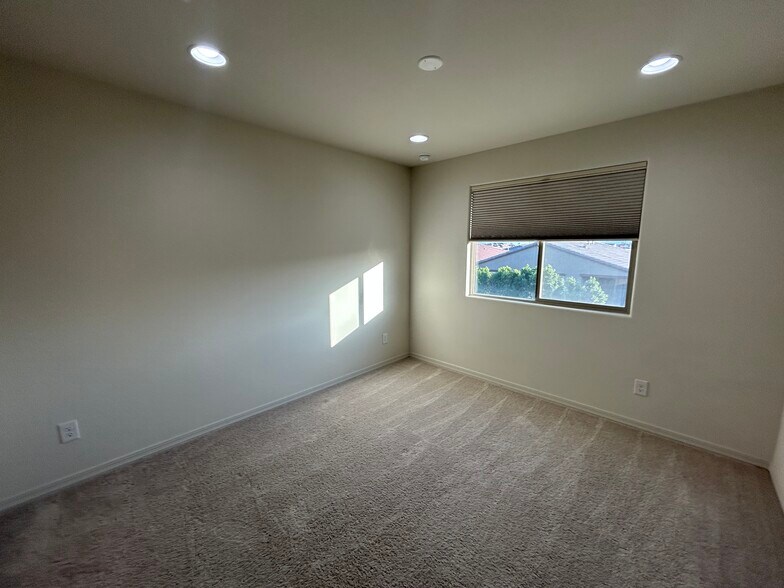 Building Photo - 8909 W Missouri Ave