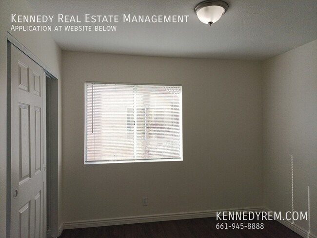 Building Photo - 1843 E Mesa Dr