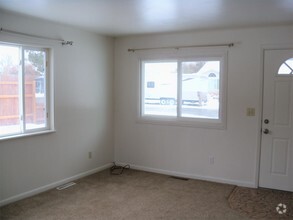 Building Photo - 711 Starlight Dr