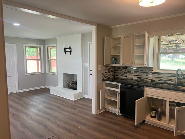 Building Photo - 109 Mangrum Dr