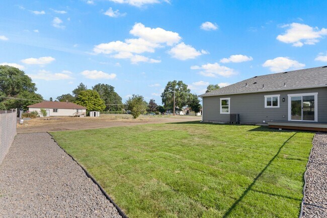 Building Photo - Newly built 4 Bedroom Duplex With Garage