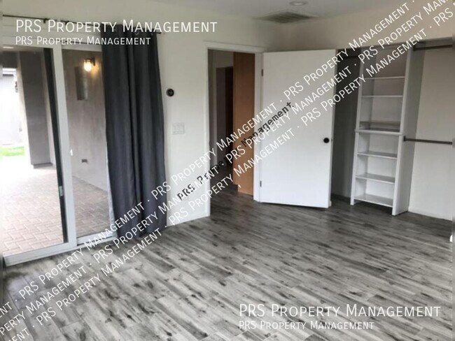 Building Photo - 603 E Solana Dr