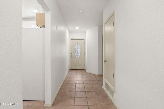 Building Photo - 205 N Alto Mesa Dr