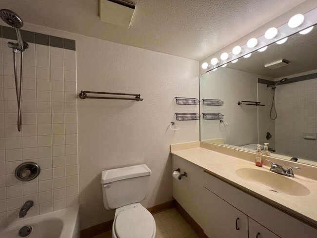 Building Photo - For Rent - [Parkglen at Waikele] 94-612 Lu...