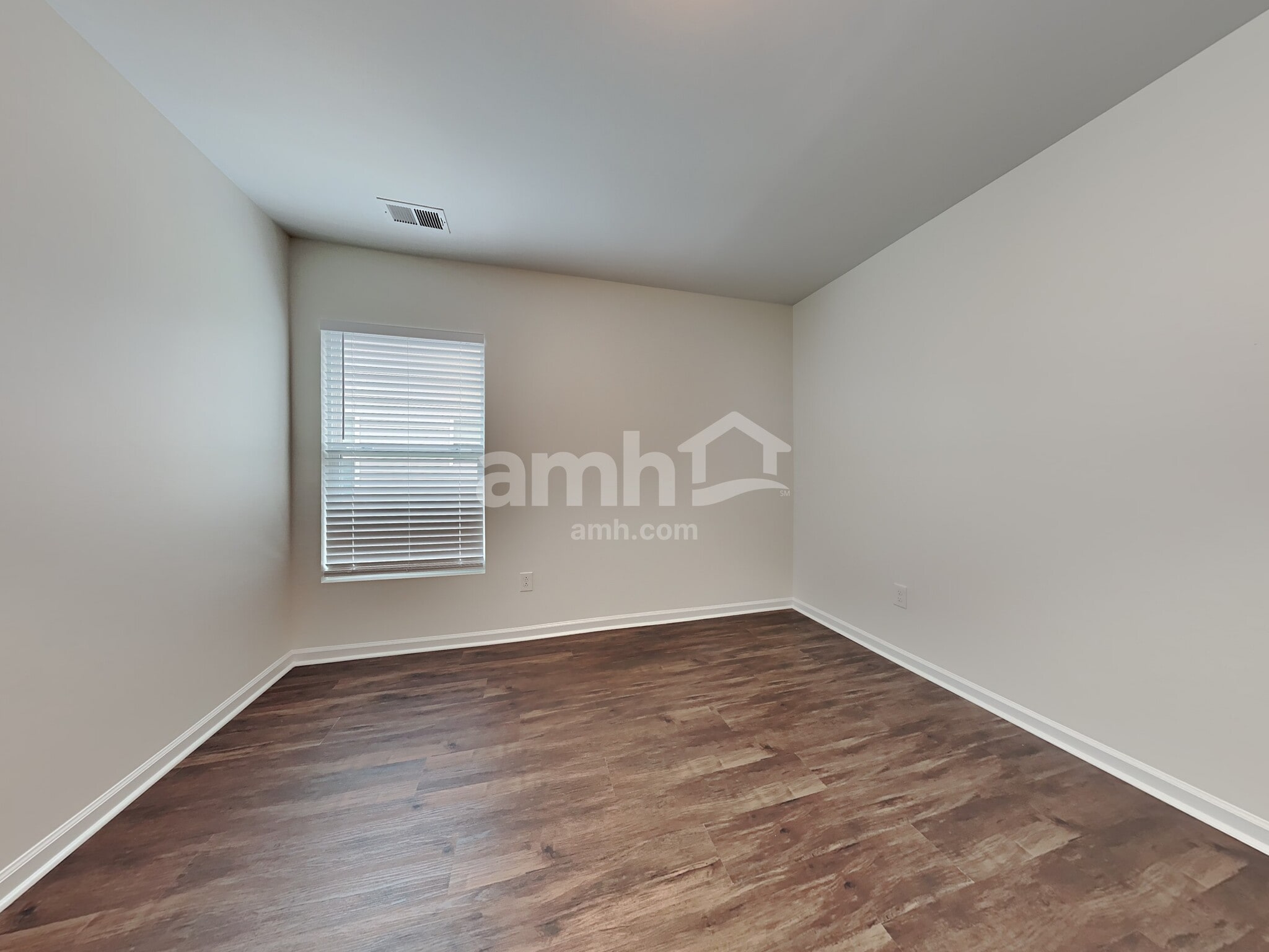 Building Photo - 136 Weeping Cypress Dr