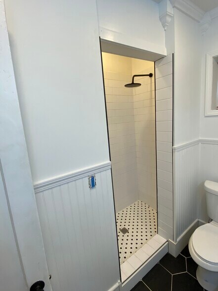 Walk in Shower - 366 Hudson Ave