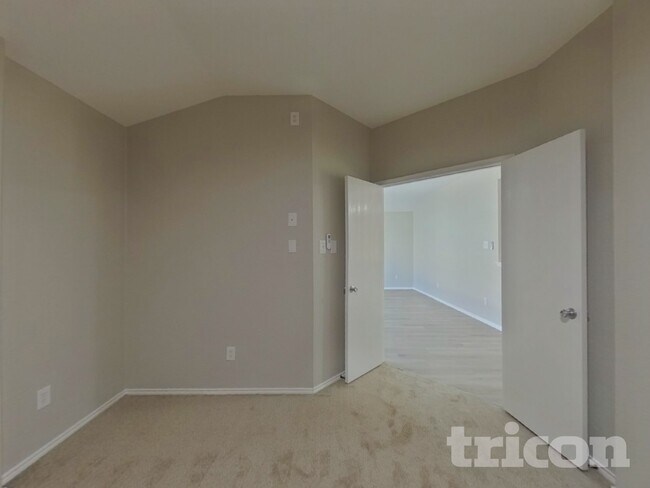 Building Photo - 5825 Show Master Ln