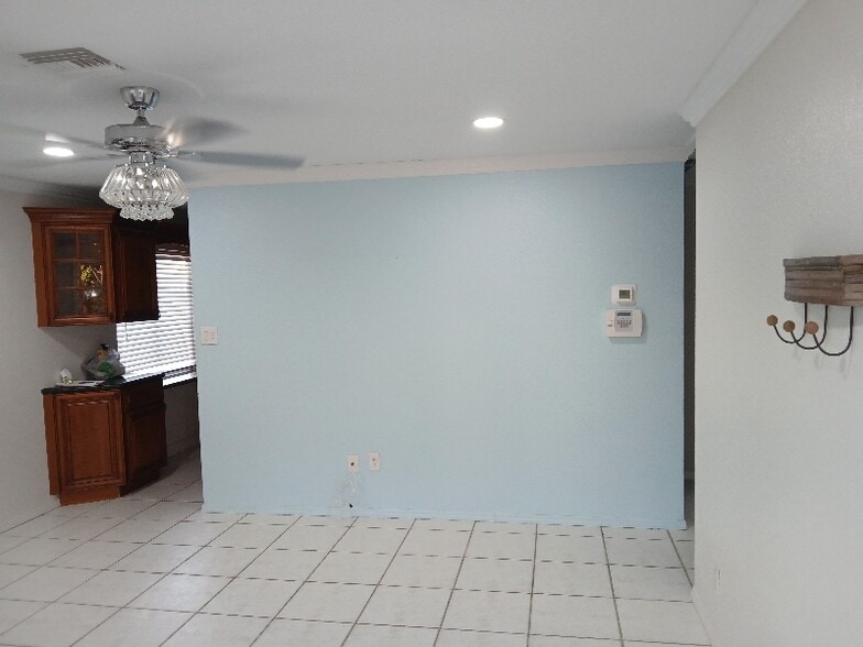 Building Photo - 6100-6104 4th Ave S