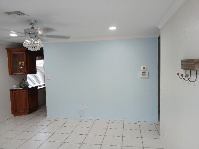 Building Photo - 6100-6104 4th Ave S