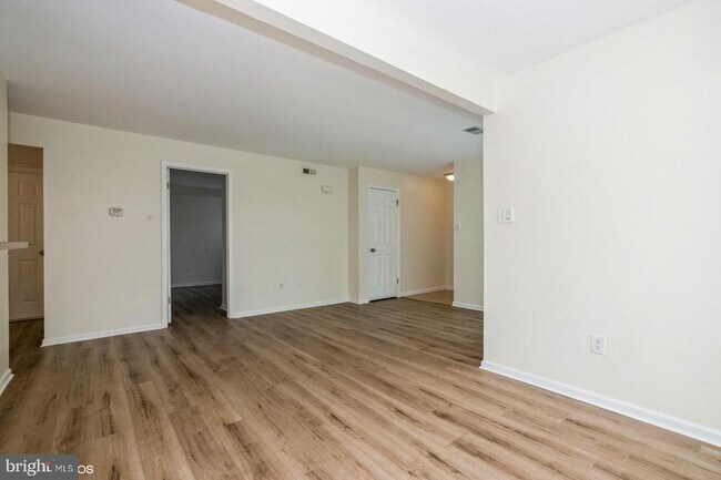Building Photo - 35019 Bennett Pl