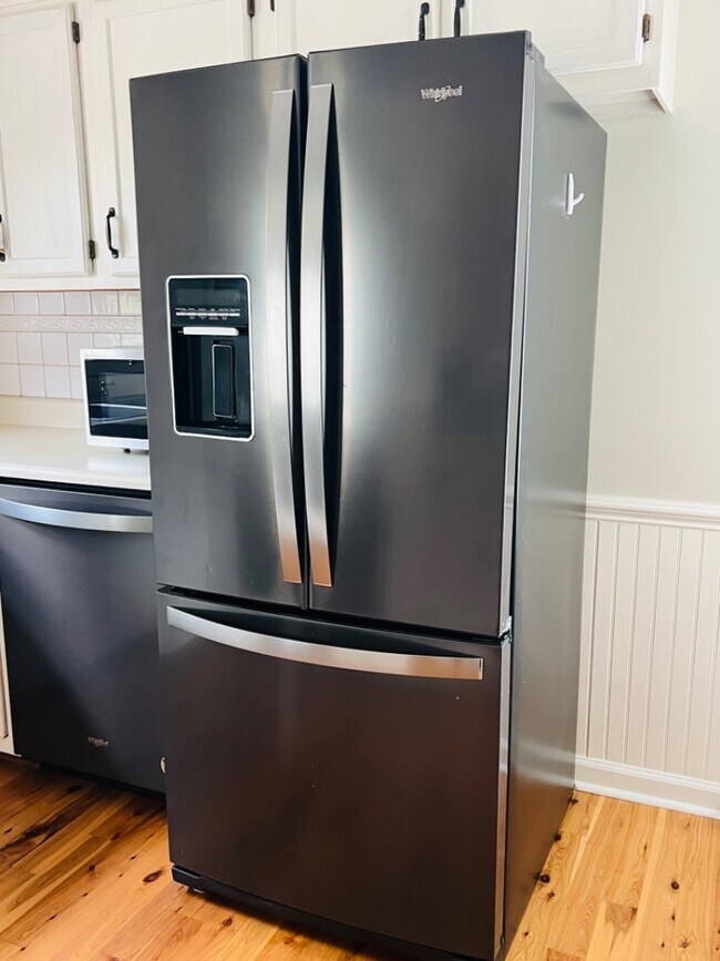 Building Photo - 208 Elmhurst Rd