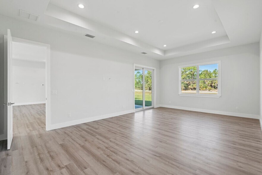 Building Photo - 25434 Alicante Dr