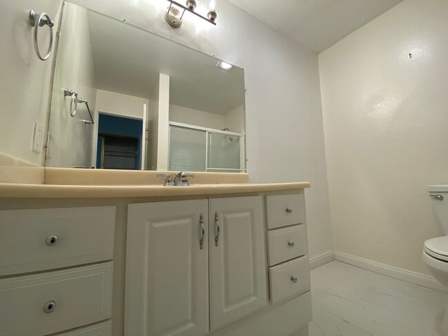 Building Photo - Spacious 2 Bedroom/ 2 Bath in the Highly Desired Tropical Setting of Windsong Cove Community of C...