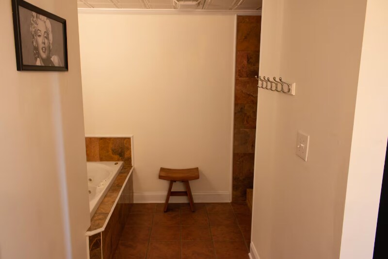 Building Photo - 11 Music Square E