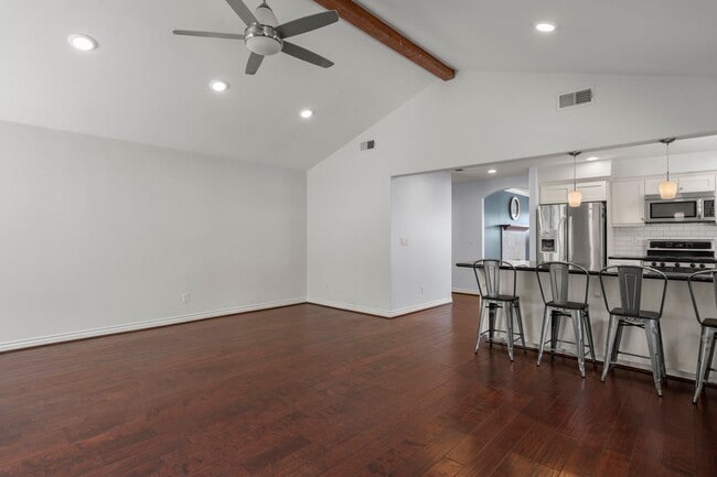 Building Photo - Crown Point 4Bed 3Bath (2 Primary suites) ...