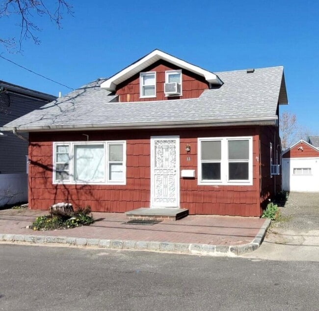 Primary Photo - 11 Sound Beach Ave