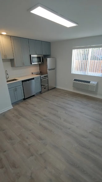 Building Photo - 5366 S Laramie Ave