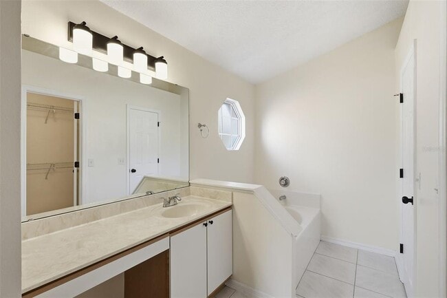 Building Photo - 844 Delfino Pl