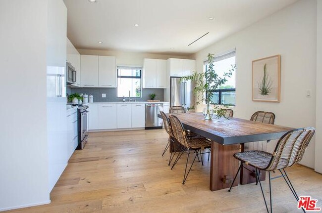 Building Photo - 3756 Brilliant Dr