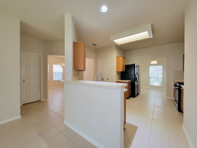 Building Photo - Well-Maintained Home with Spacious Layout ...