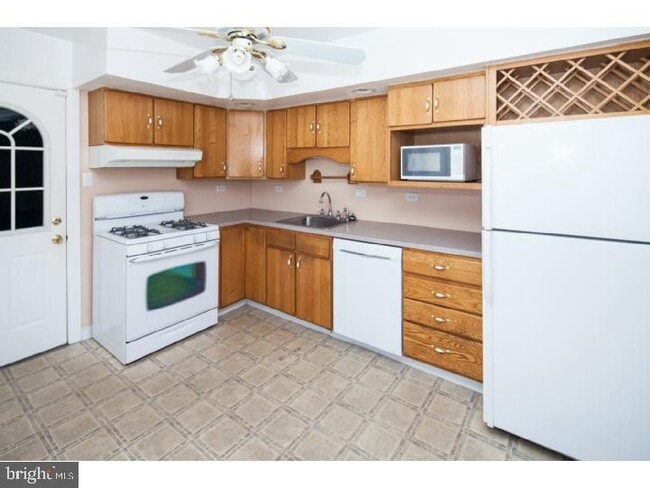 Building Photo - 225 Brennen Dr