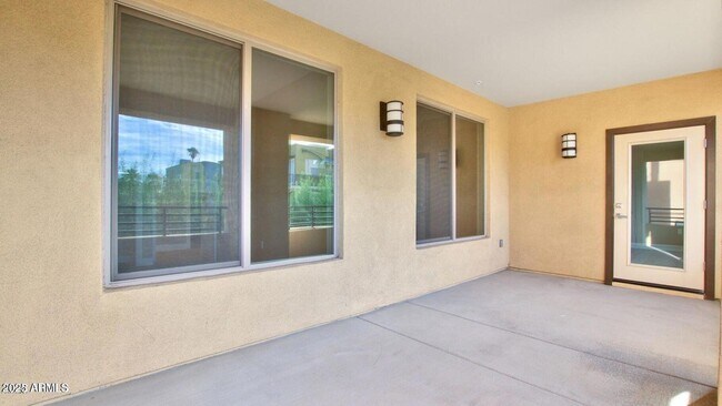 Building Photo - 4803 N Woodmere Fairway