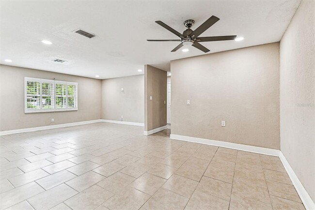 Building Photo - 2580 Granada Cir W