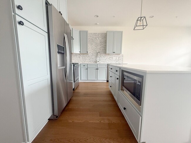 Building Photo - Spacious 4-Bedroom Townhome on Allison Way with Pool Access Near TTU