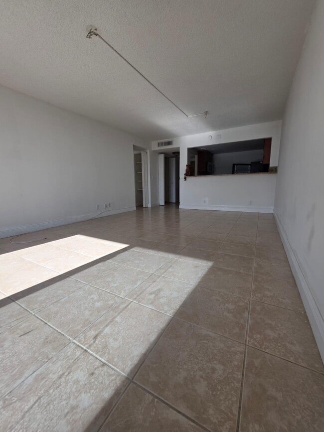 Building Photo - 470 Executive Center Dr