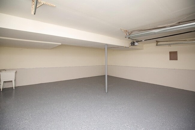 Building Photo - 810 Clearfield Ln
