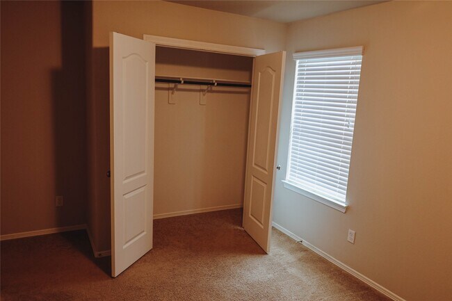 Building Photo - 10818 Catclaw Ct
