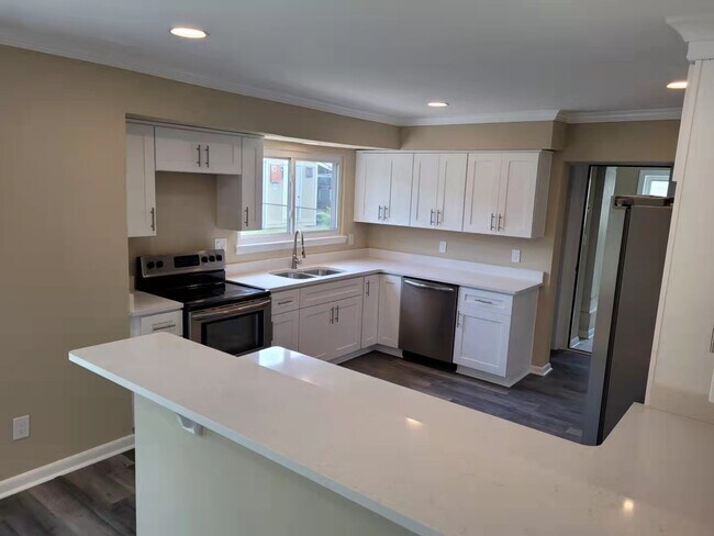 Building Photo - 520 Williamsburg Rd