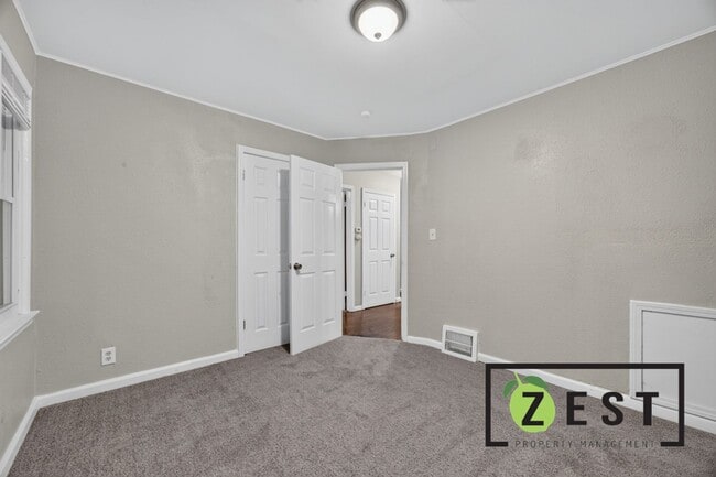 Building Photo - Charming 3 Bedroom home in Detroit Thursday August 6, 2026 @ 7:15p-7:45p