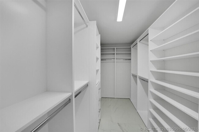 Building Photo - 3900 Galt Ocean Dr